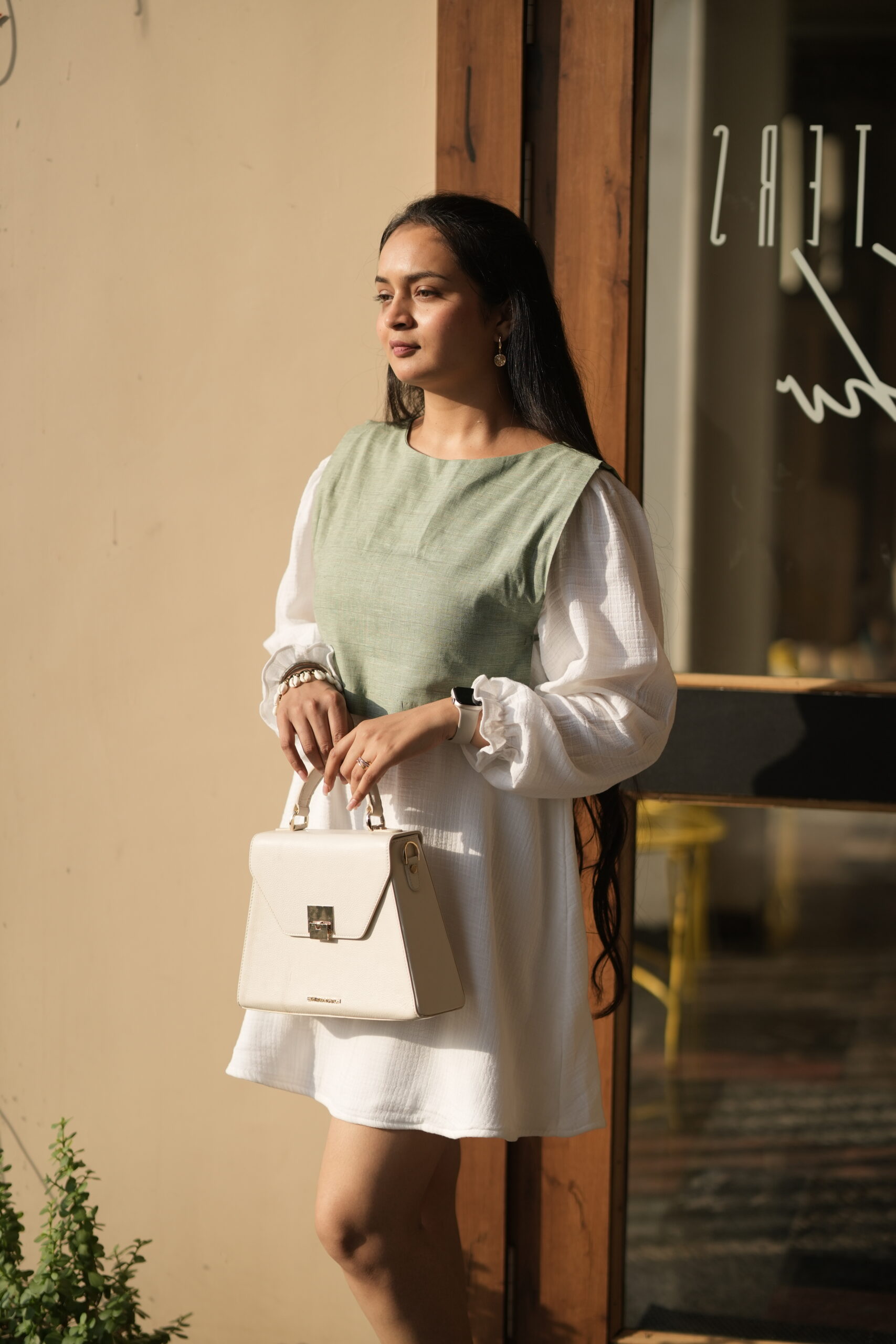 White Waves with Waistcoat - Image 2