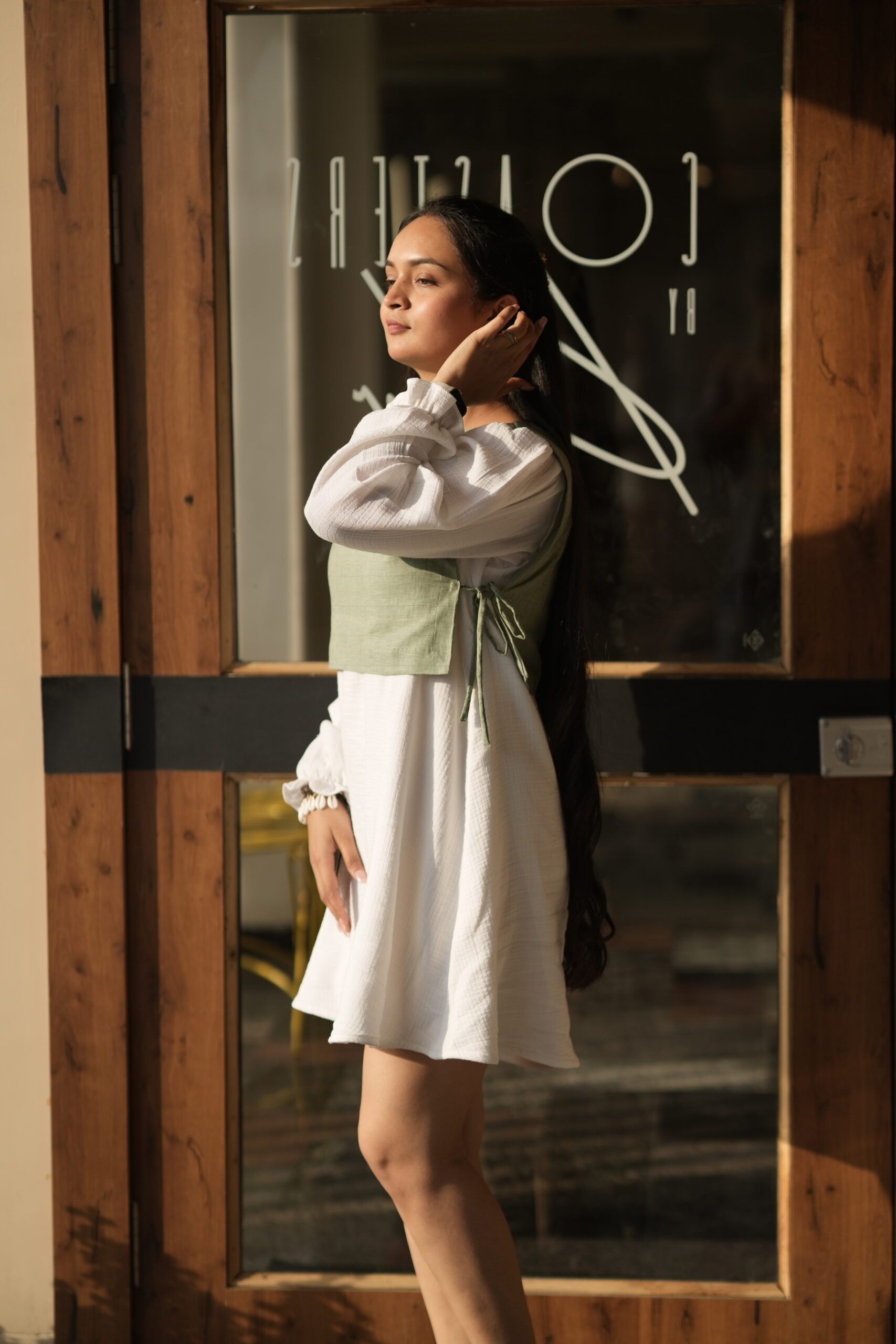 White Waves with Waistcoat - Image 4